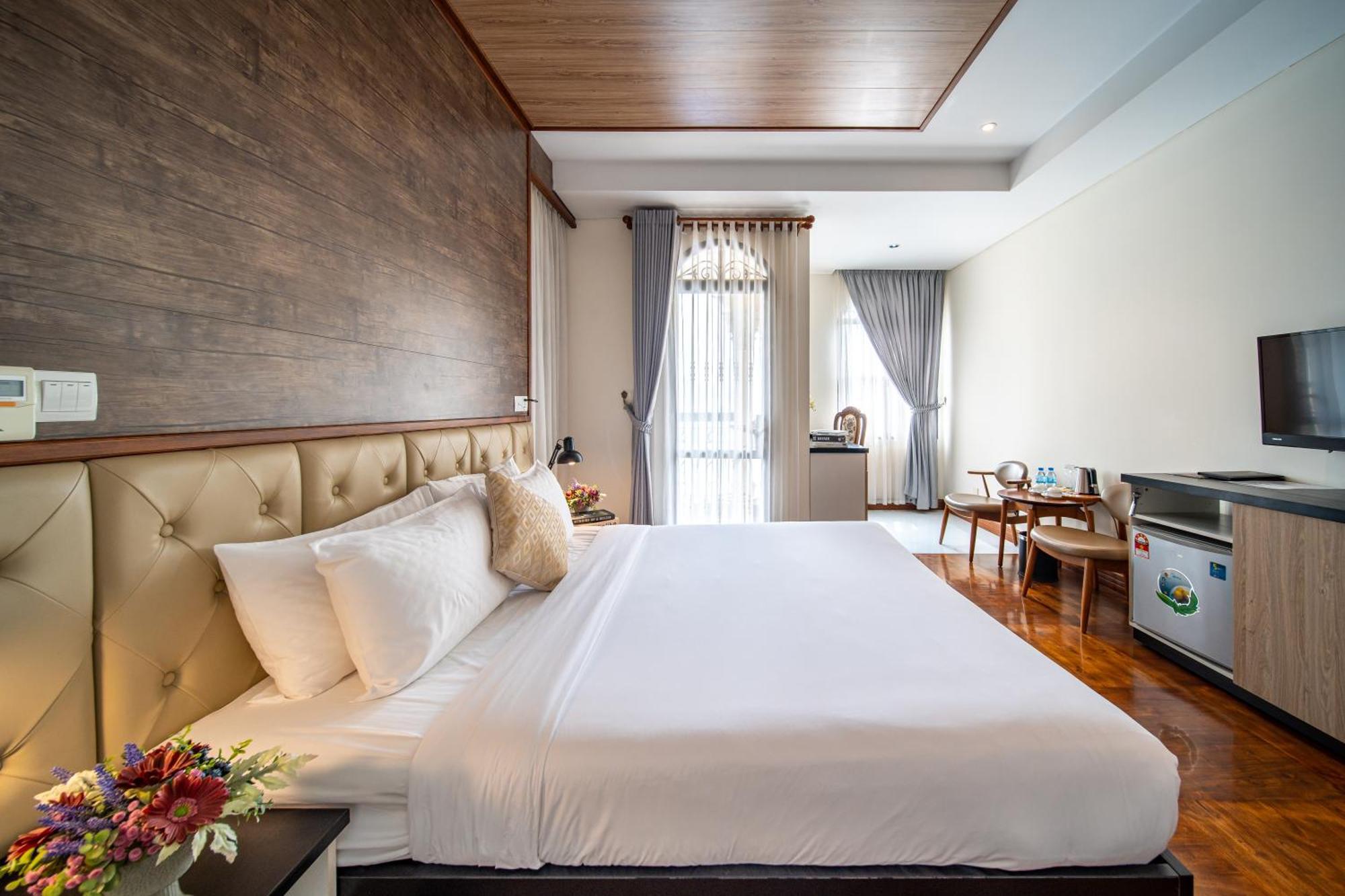 Lcs & 4* Phnom Penh