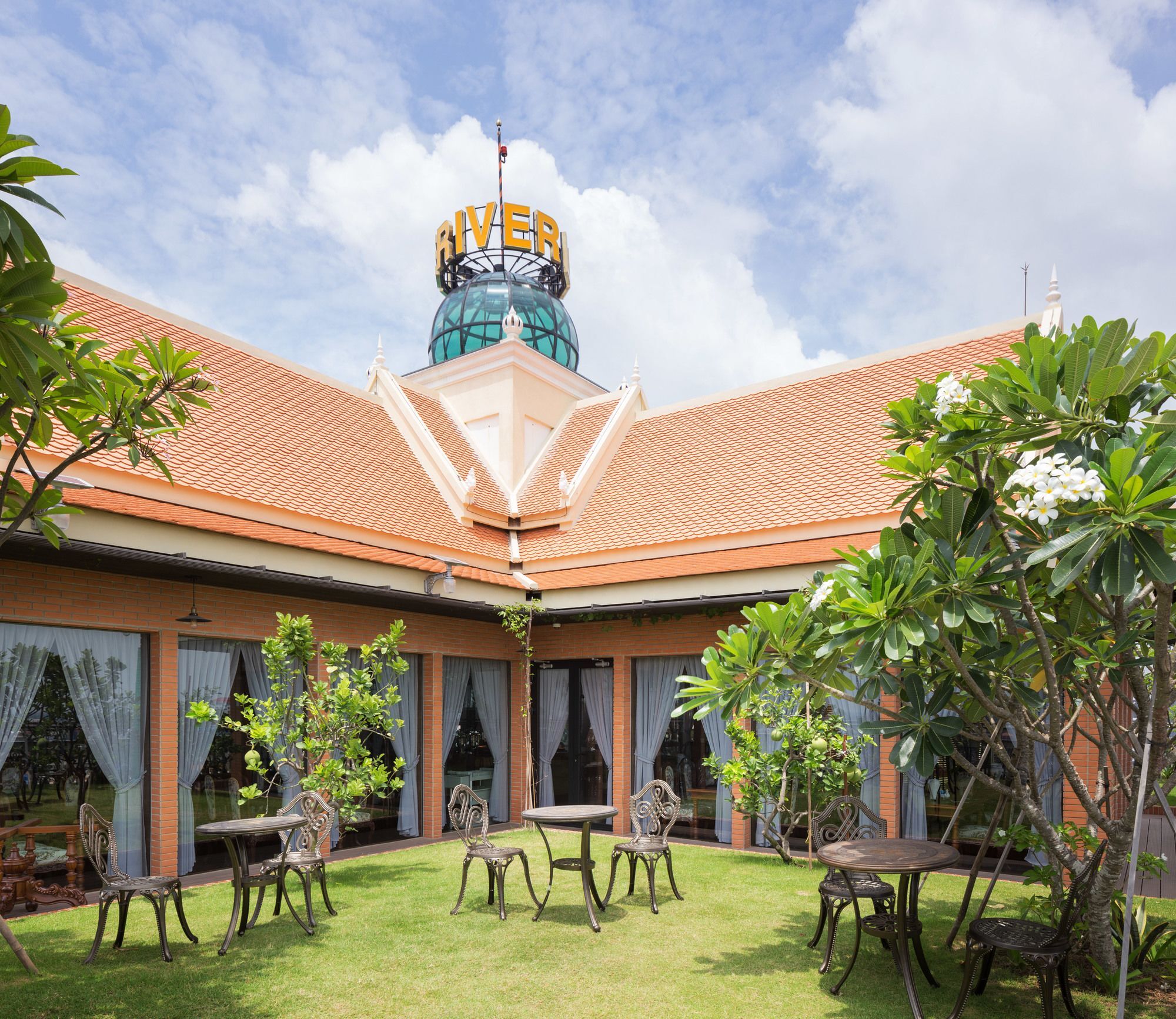 Lcs & 4* Phnom Penh