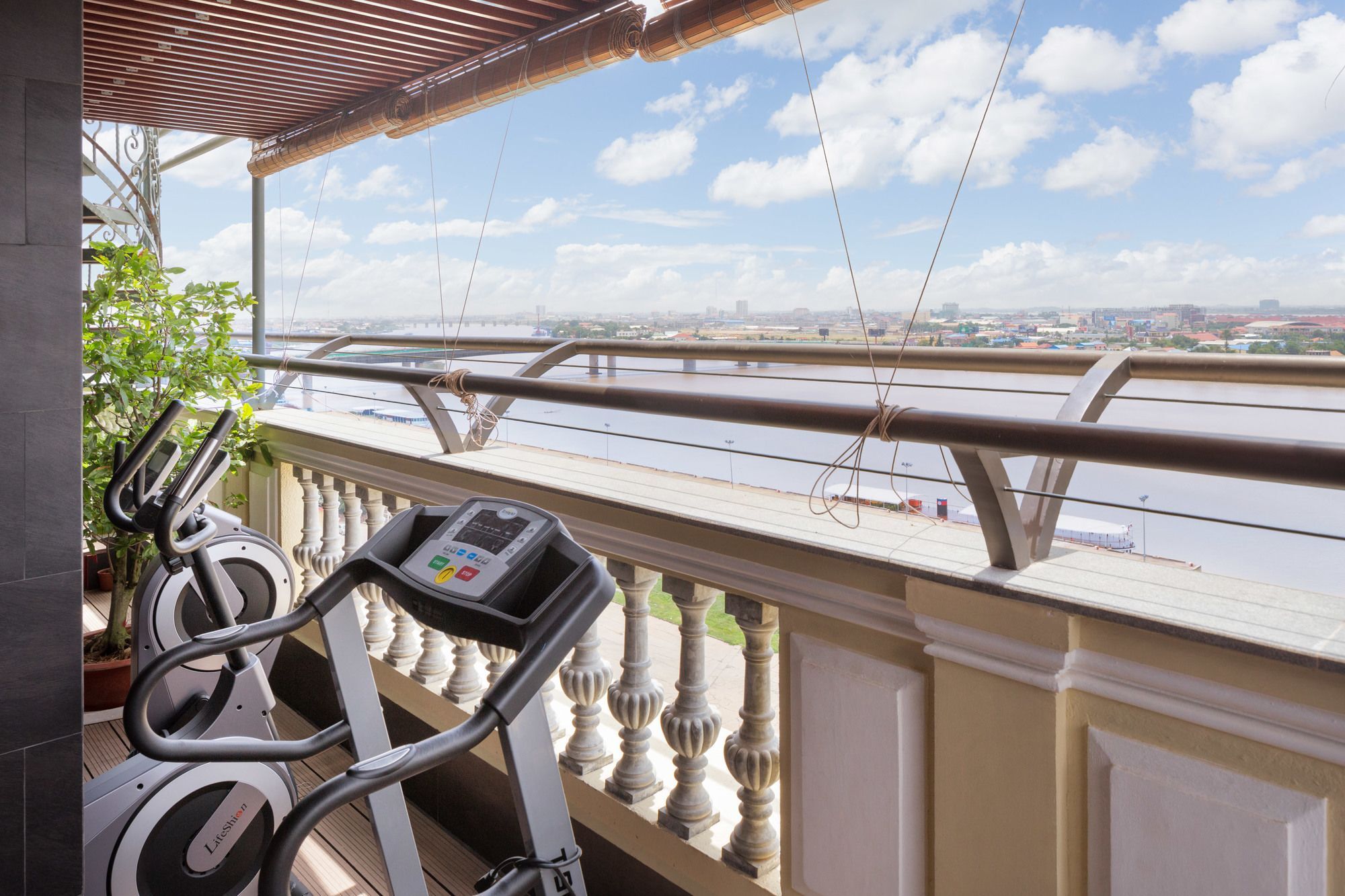 Lcs & Hotel Phnom Penh